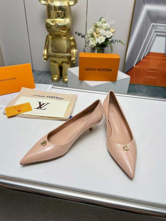 Picture of Louis Vuitton Shoes _SKULVsz35-414cmmnf041113618